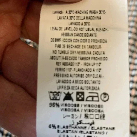 Sinequanone Parisian light weight dress w VNeck, Sleeves  and unique waistband - Picture 7 of 9